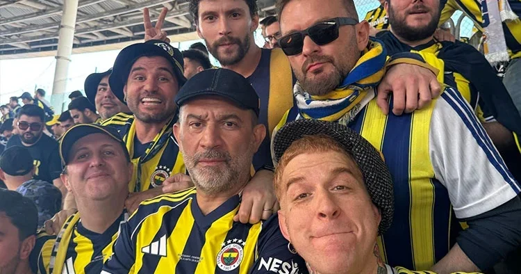 Fenerbahçe tribününde ünlü simalar!