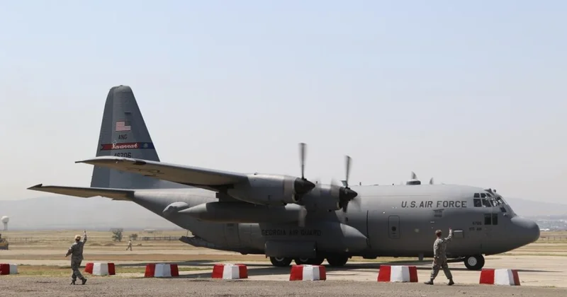 Katar’da, ABD’ye ait El Udeyd Üssü’ne askeri sevkiyat uçaklarının indiği görüldü