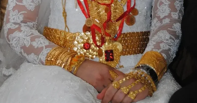 Altın ve belirsizlik evliliği vurdu