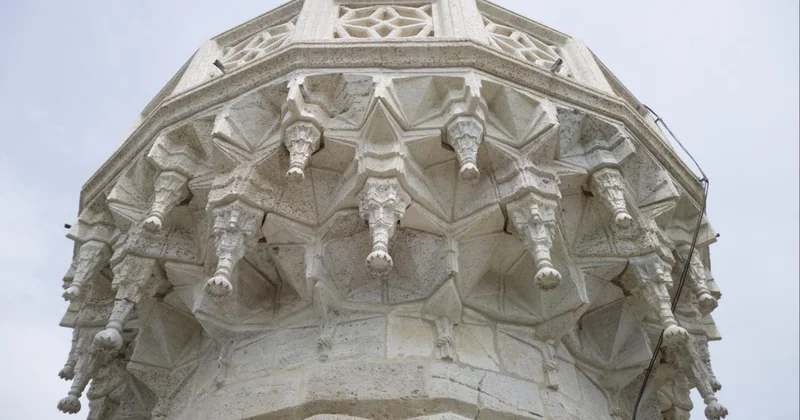 Ayasofya Camii nin minaresinde restorasyon tamamlandı