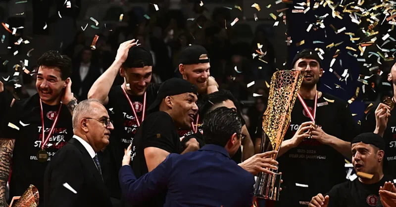 Efeler Ligi şampiyonu Ziraat Bankkart kupasına kavuştu!