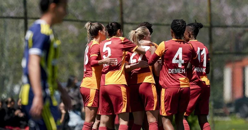 Kadınlar derbisinde inanılmaz son! Galatasaray, Fenerbahçe yi geriden gelip yendi