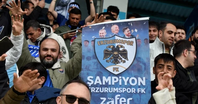 Şampiyon taraftarlara bayrak ve poster jesti Erzurum Haberleri