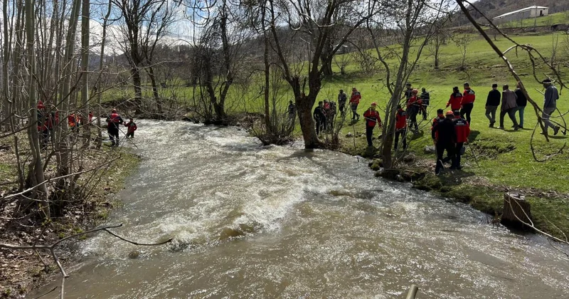 Dereye düşen 8 yaşındaki çocuk aranıyor