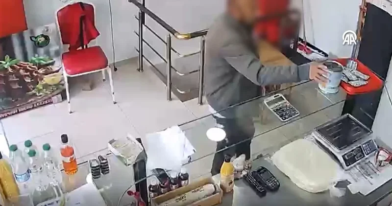 Bağış kumbarası hırsızlığı güvenlik kamerasına yansıdı