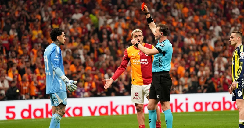 Eski hakemler Galatasaray Fenerbahçe derbisindeki pozisyonları değerlendirdi: Penaltı var mı, kart doğru mu?