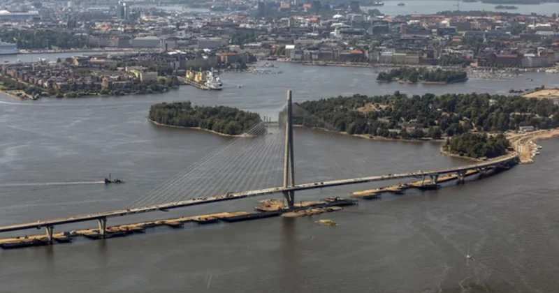 Denizin üstünde yürüyorlar: 1200 metrelik bu devasa köprüde araba kullanmak yasak Sözcü Gazetesi