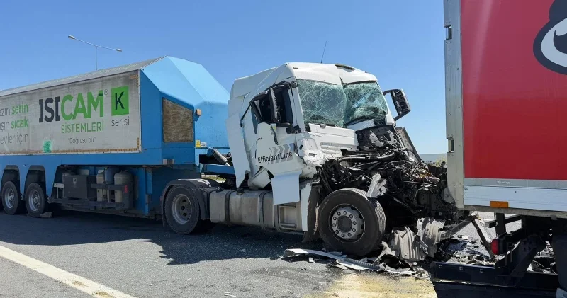 Çatalca da 3 aracın karıştığı zincirleme kaza: TIR şoförü ağır yaralandı Gündem Haberleri