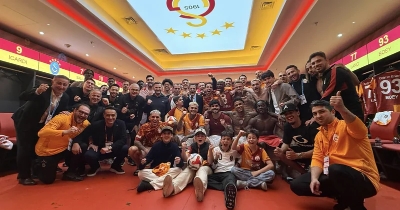 Galatasaray dan soyunma odasında zafer pozu!