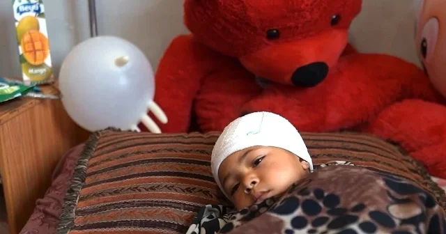 İsrail saldırısı yüzünden 5 yaşındaki Gazzeli çocuk felç geçirdi VİDEO İZLE