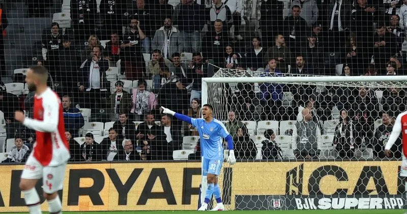 Beşiktaş ta ilk maçına çıktı! Tribünlerden alkış aldı