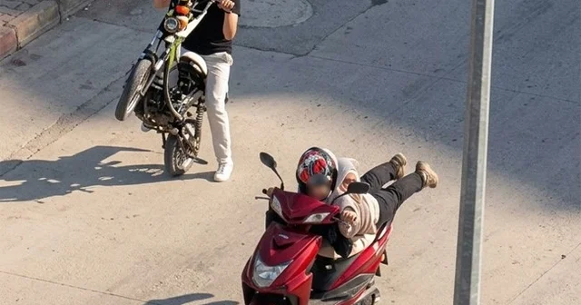 Karabük te tehlikeli adrenalin: Gençlerin bazıları trafikte tehlikeli akrobasi yaptı, diğeri şelale sularında mahsur kaldı Karabük Haberleri