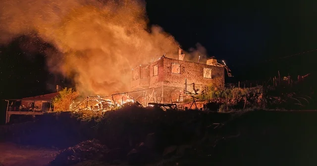 Demirci de korkutan ev yangını Manisa Haberleri