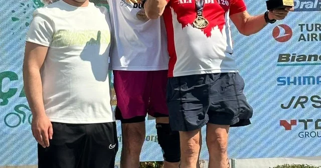 75 yaş üstü kategoride birinci olan milli sporcu Ali Bıdı Türkiye Kupası sahibi oldu Antalya Haberleri