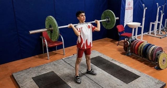 Azimle başladığı halterde 12 yaşında Türkiye şampiyonluğuna ulaştı Ağrı Haberleri