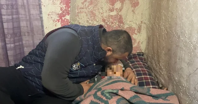 Köpek saldırısında yaralanan 3 yaşındaki bebek 34 gün sonra evine kavuştu Türkçe bilmeyen babaya mahalle bakkalı aracığıyla para teklif etmişler Kayseri Haberleri