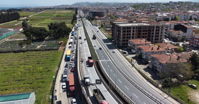 Yalova da köprülü kavşakta çalışma nedeniyle trafik yoğunluğu Yalova Haberleri