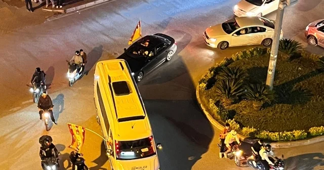 Osmaniye de Galatasaray ın derbi galibiyeti sonrası konvoy yapıldı Osmaniye Haberleri