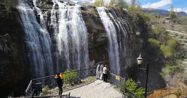 Tortum Şelalesi baharın gelişiyle coştu Erzurum Haberleri