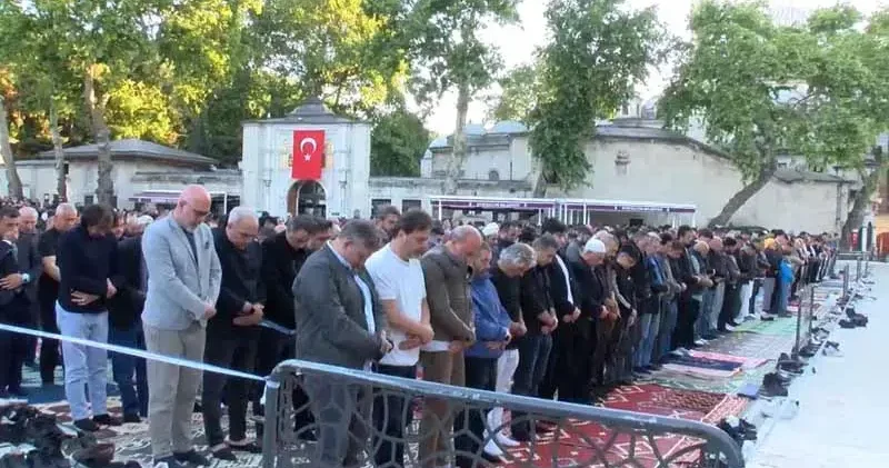 Bayram namazını Eyüpsultan Camii’nde kıldılar