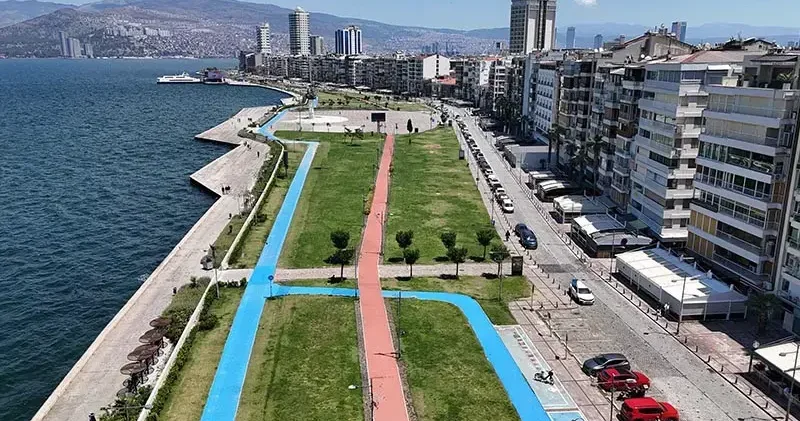 İzmir’de Kordon boş kaldı