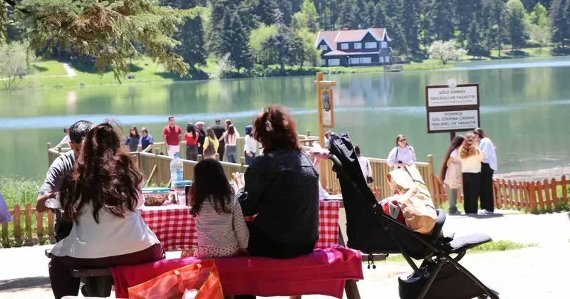 Tatilciler bayramda Gölcük’e akın etti