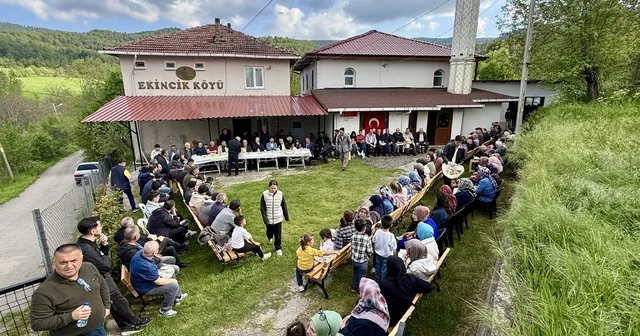 Yüzlerce yıllık bayram geleneği ziyrat Ekincik köyünde yaşatılıyor Karabük Haberleri