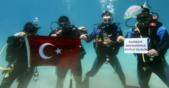 Fethiye de dalgıçlardan ıslak bayram kutlaması Muğla Haberleri