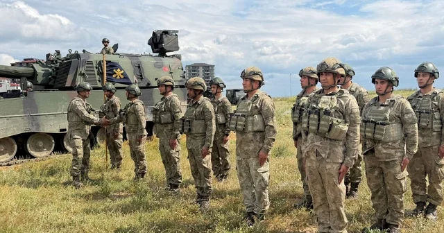 Bayramı kışlada karşılayan Mehmetçik, komutan ve silah arkadaşlarıyla bayramlaştı Tekirdağ Haberleri