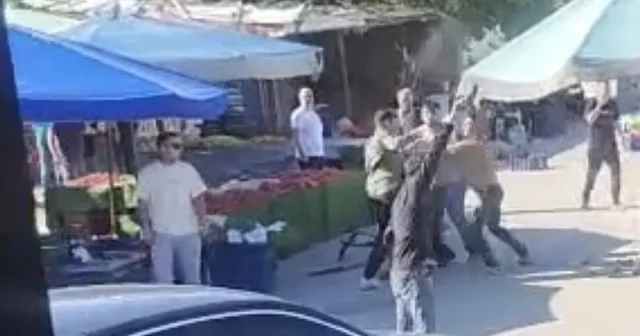 İzmir de pazarcılar arasında silahlı kavga kamerada İzmir Haberleri