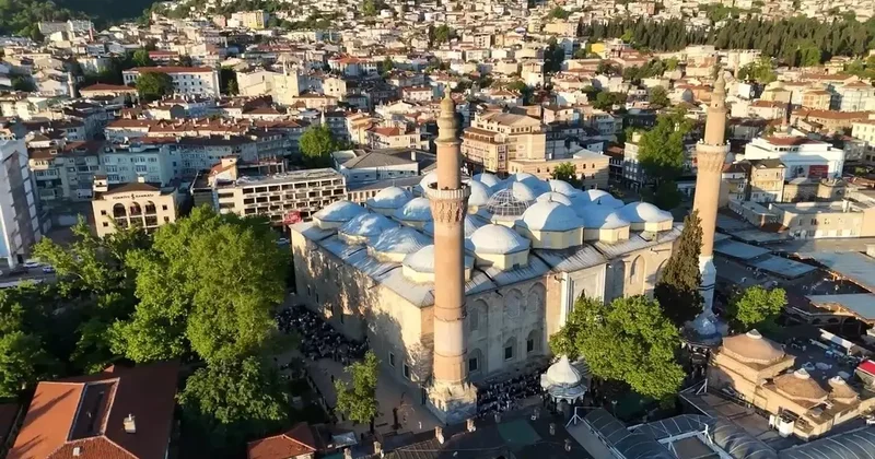 Bursa’da bayram coşkusu tarihi camilerde yaşandı