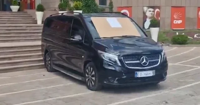 Kılıçdaroğlu nun talimatıyla haram afişi asıldı: Müteahhit Aziz den ve Havlucu başkandan satılık VİDEO İZLE