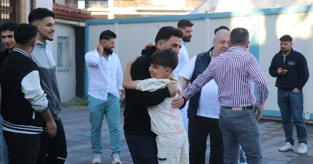 Sakarya da vatandaşlar bayram namazı için camileri doldurdu Sakarya Haberleri