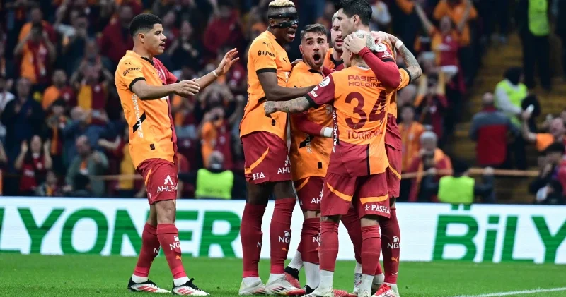 Galatasaray ın eski yıldızından olay paylaşım: İmalı sözler sarf etti Futbol Haberleri
