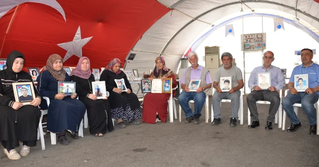 Diyarbakır da evlat nöbetini sürdüren aileler, 14 üncü bayrama da buruk girdi Diyarbakır Haberleri