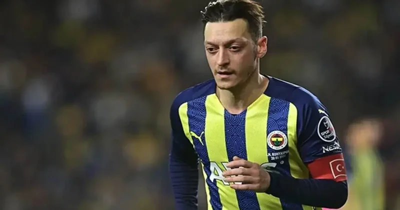 Mesut Özil den aile pozu! Eşi ve çocuklarını paylaştı