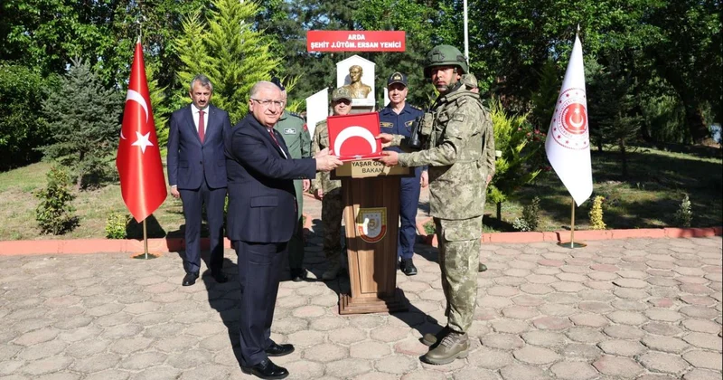 Milli Savunma Bakanı Güler, Mehmetçikle bayramlaştı