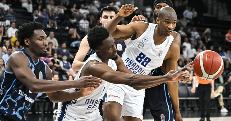 Anadolu Efes seride 1 0 öne geçti