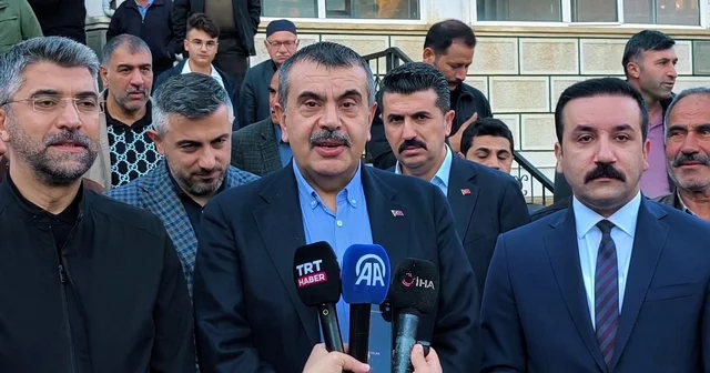 Milli Eğitim Bakanı Yusuf Tekin bayram namazını baba ocağı Uzundere de kıldı Erzurum Haberleri