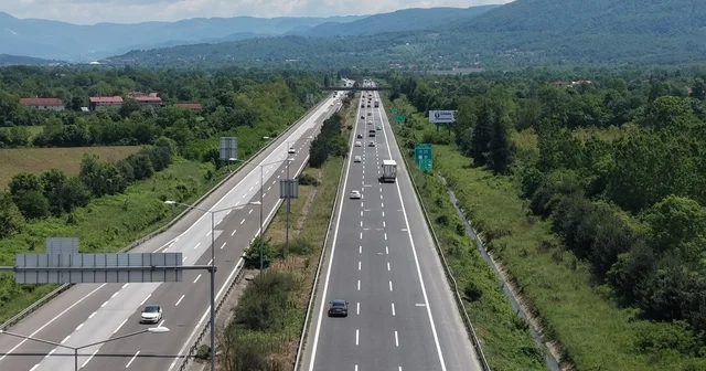 TEM Otoyolu nun Düzce geçişinde bayramın ilk günü sakin geçiyor Düzce Haberleri