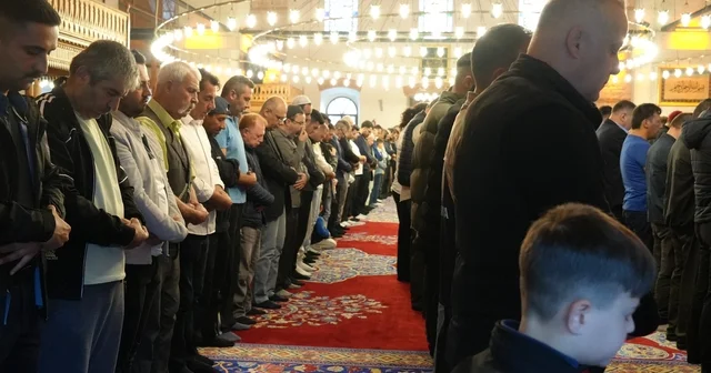 Balıkesir, Zağnospaşa Cami nde bayramlaştı Balıkesir Haberleri
