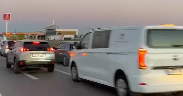 Bursa da kurban kesim yoğunluğu trafiği kilitledi: Kilometrelerce kuyruk oluştu VİDEO İZLE