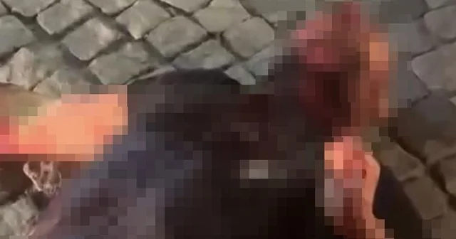 Husumetli olduğu akrabasının boğazını kesip kahvehanenin önüne attı İzmir Haberleri