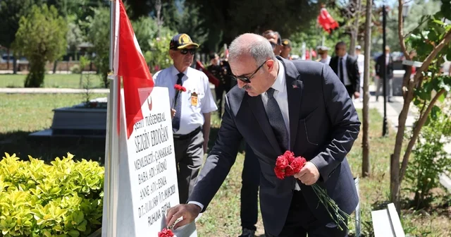 Çanakkale Valisi Toraman, Hastane Bayırı Şehitliği ni ziyaret etti Çanakkale Haberleri