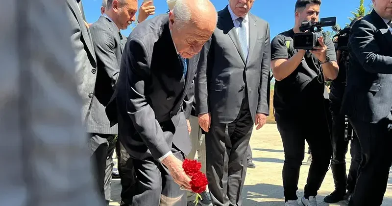 Bahçeli, Ülkücü Şehitler Anıtı nı ziyaret etti