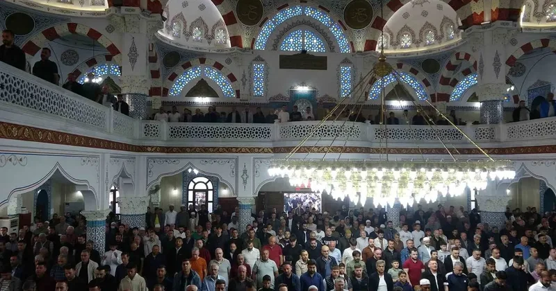 Kilis’te bayram namazında camiler doldu taştı