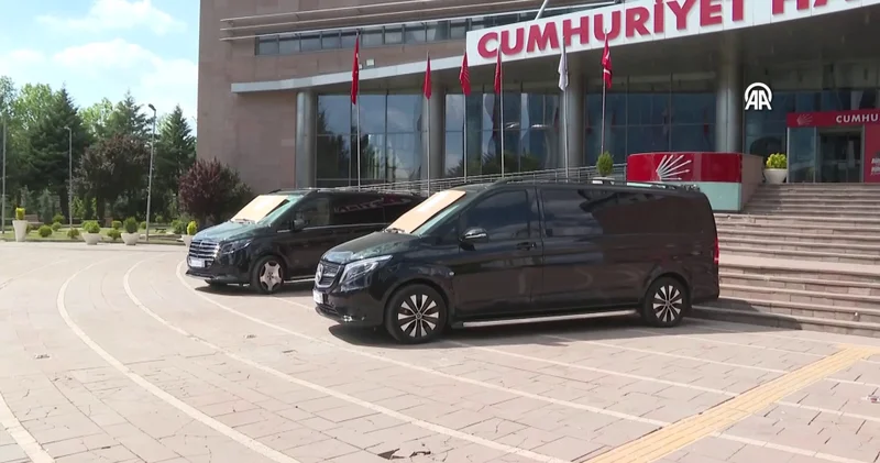 CHP de iki lüks minibüs satışa çıkarıldı: Üzerlerine haram ifadesi yazıldı Son dakika haberleri