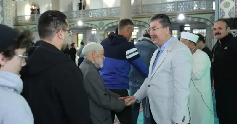 Vali Yılmaz bayram namazını vatandaşlarla birlikte eda etti