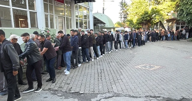 Çanakkale de asırlık bayram geleneği, bayramlaşma zinciri Köy meydanında bayramlaşma zinciri Balıkesir Haberleri