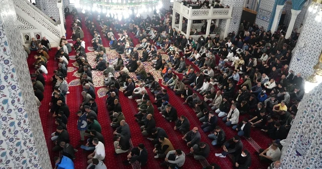 Bayram namazında ilk saf Iğdır da tutuldu Iğdır Haberleri